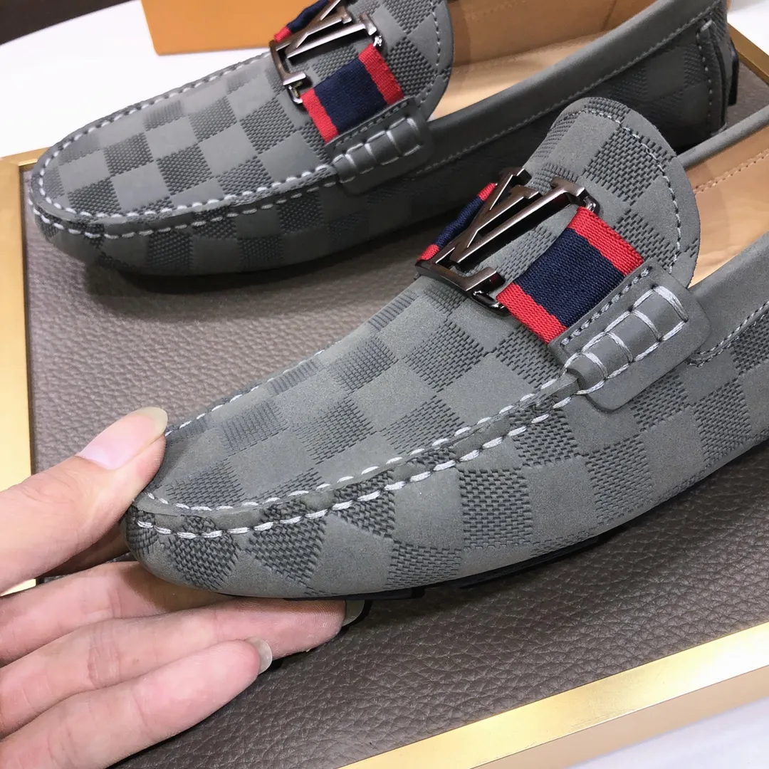 Men's men's shoes 💰420💰 [LV Doudou Shoes] (sheepskin lining) new model is on the market, available on the official website. The new Doudou shoes are processed into single-color materials, and the uppers are made of imported cowhide material. The body of the shoe is fully hemmed with mark thread, and is lined with imported original cowhide leather. The elegant shoe shape is super suitable for all-matching, and the size is 38-44.